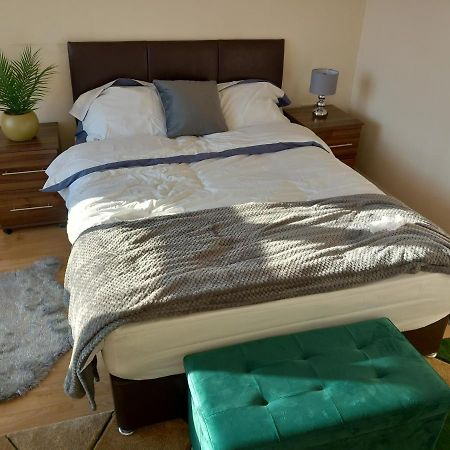 Lovely Shared 3 Bed Home Near The Thames Thamesmead  Exterior photo