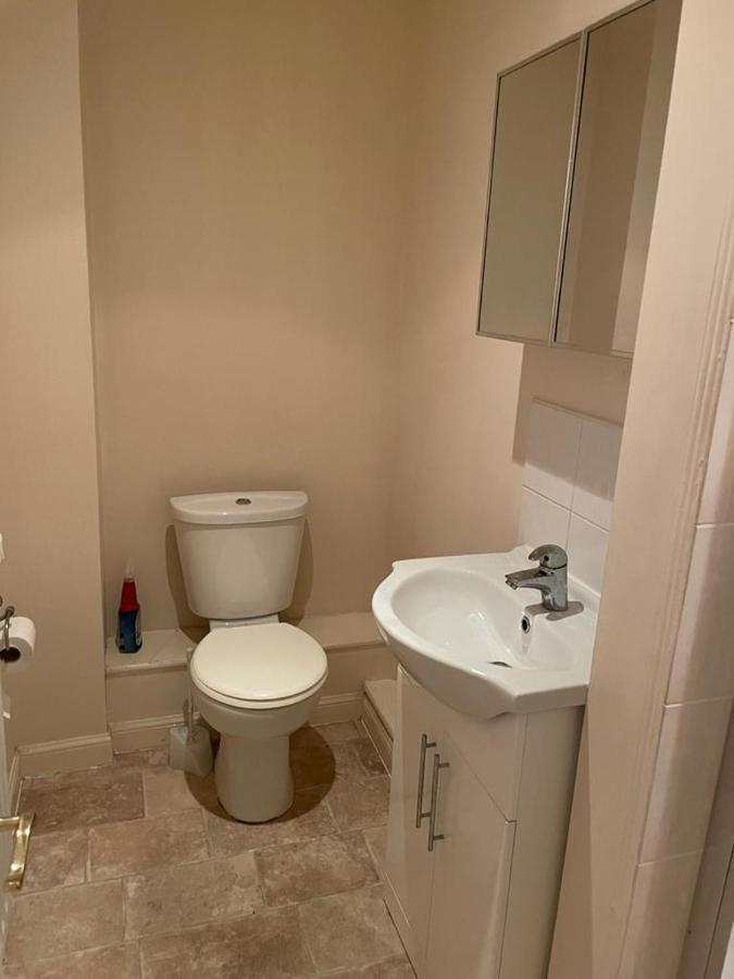 Lovely Shared 3 Bed Home Near The Thames Thamesmead  Exterior photo
