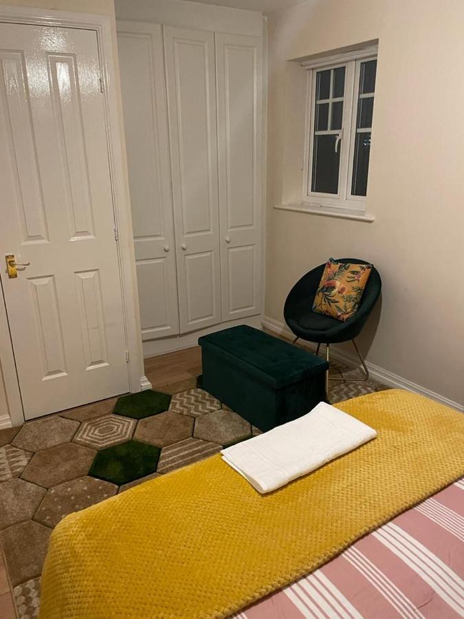 Lovely Shared 3 Bed Home Near The Thames Thamesmead  Exterior photo